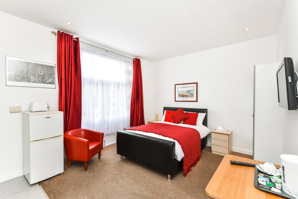 Riverbank Stay Лондон Екстериор снимка