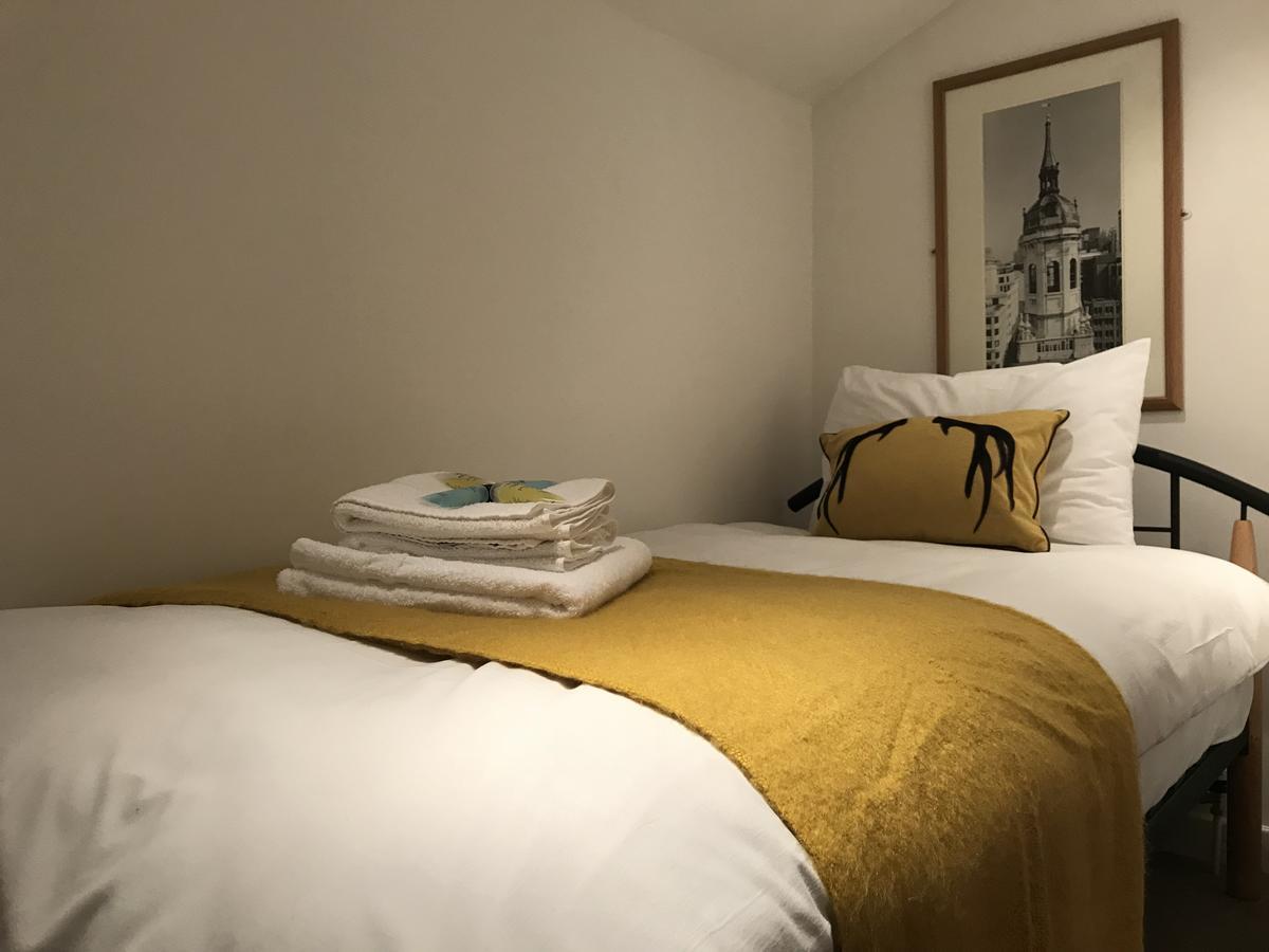 Riverbank Stay Лондон Екстериор снимка