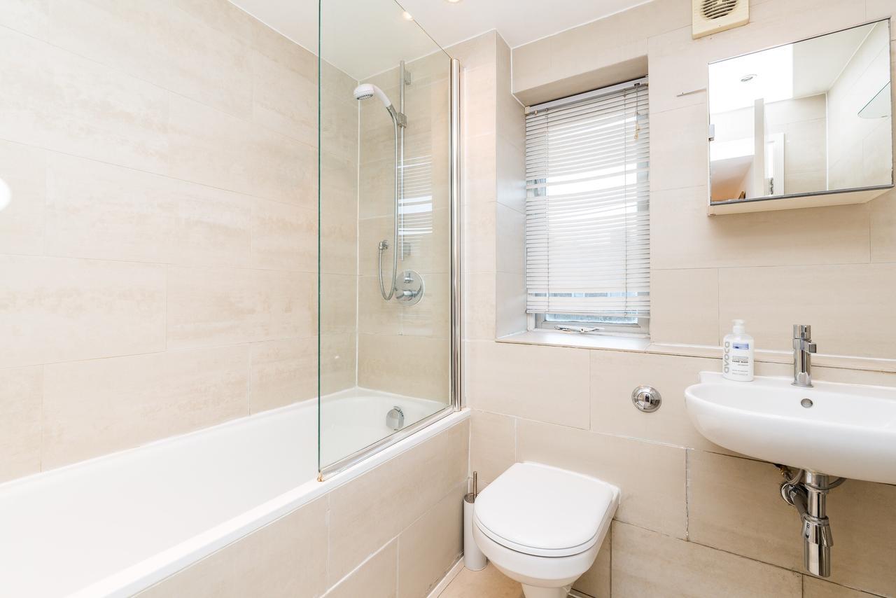 Riverbank Stay Лондон Екстериор снимка