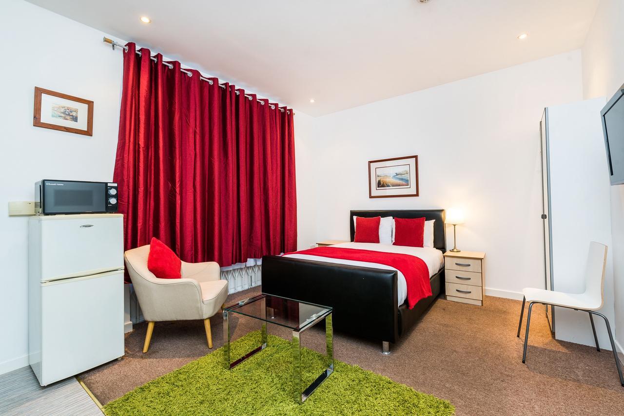 Riverbank Stay Лондон Екстериор снимка