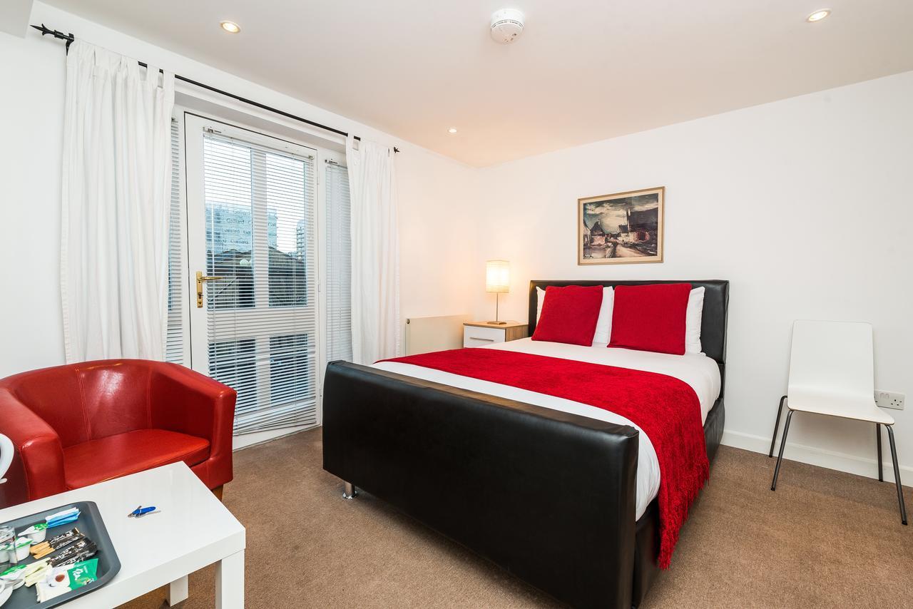 Riverbank Stay Лондон Екстериор снимка