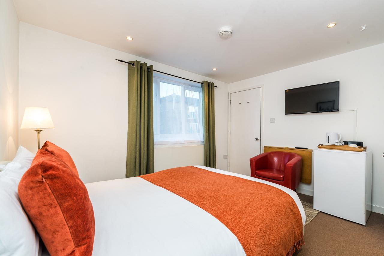 Riverbank Stay Лондон Екстериор снимка